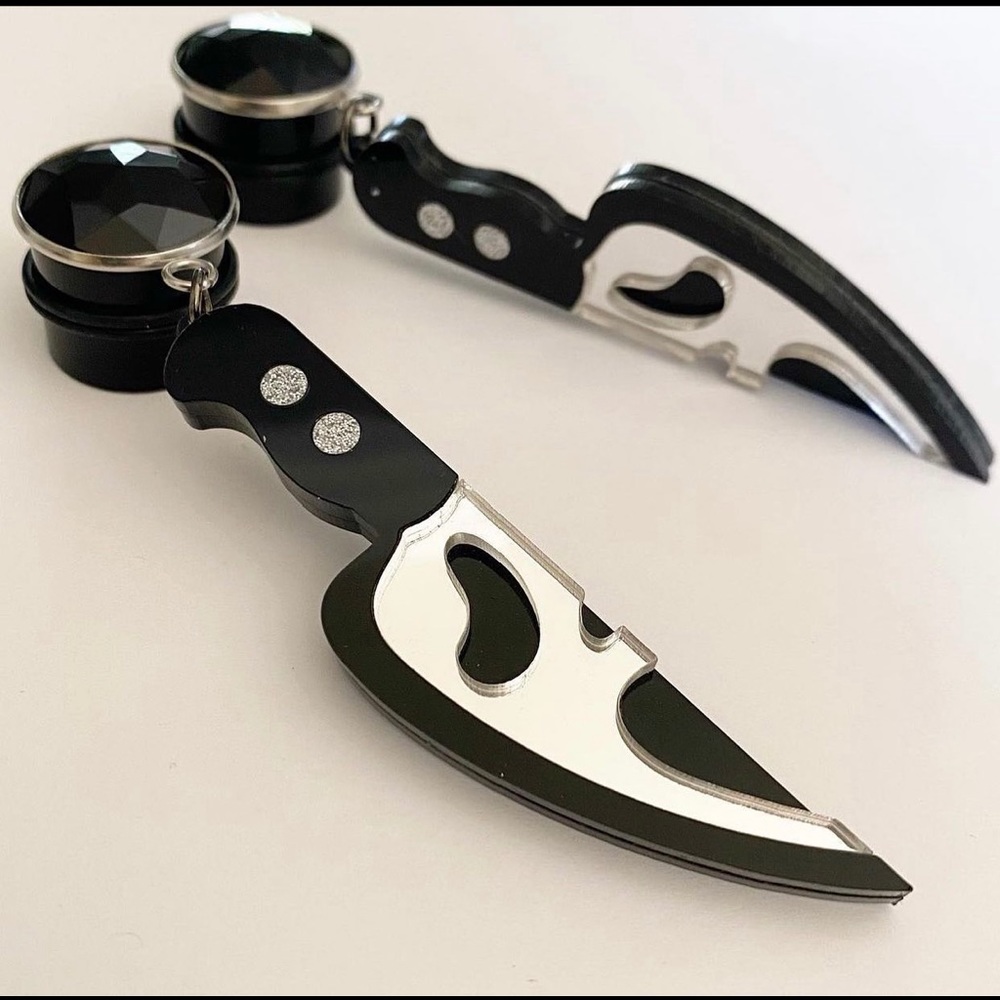 NWT Scream Ghost face Halloween Dangle Plugs 90’s